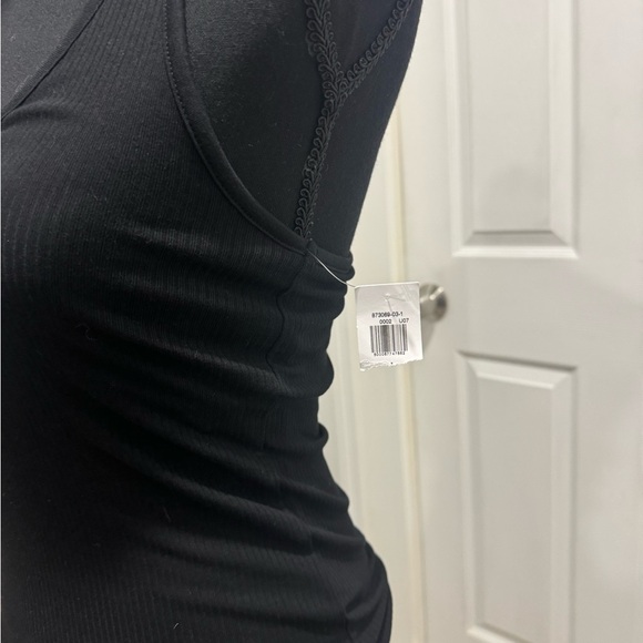 Old Navy Ribbed Halter - Picture 2 of 5